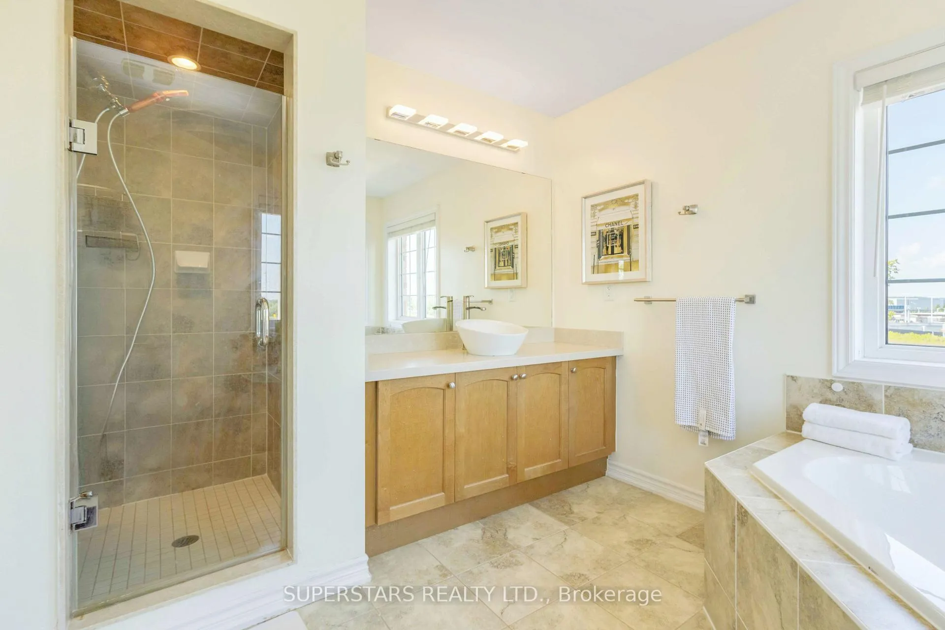 Photo 17 of 70 Living Crescent, Markham, Victoria Square — HOMEH