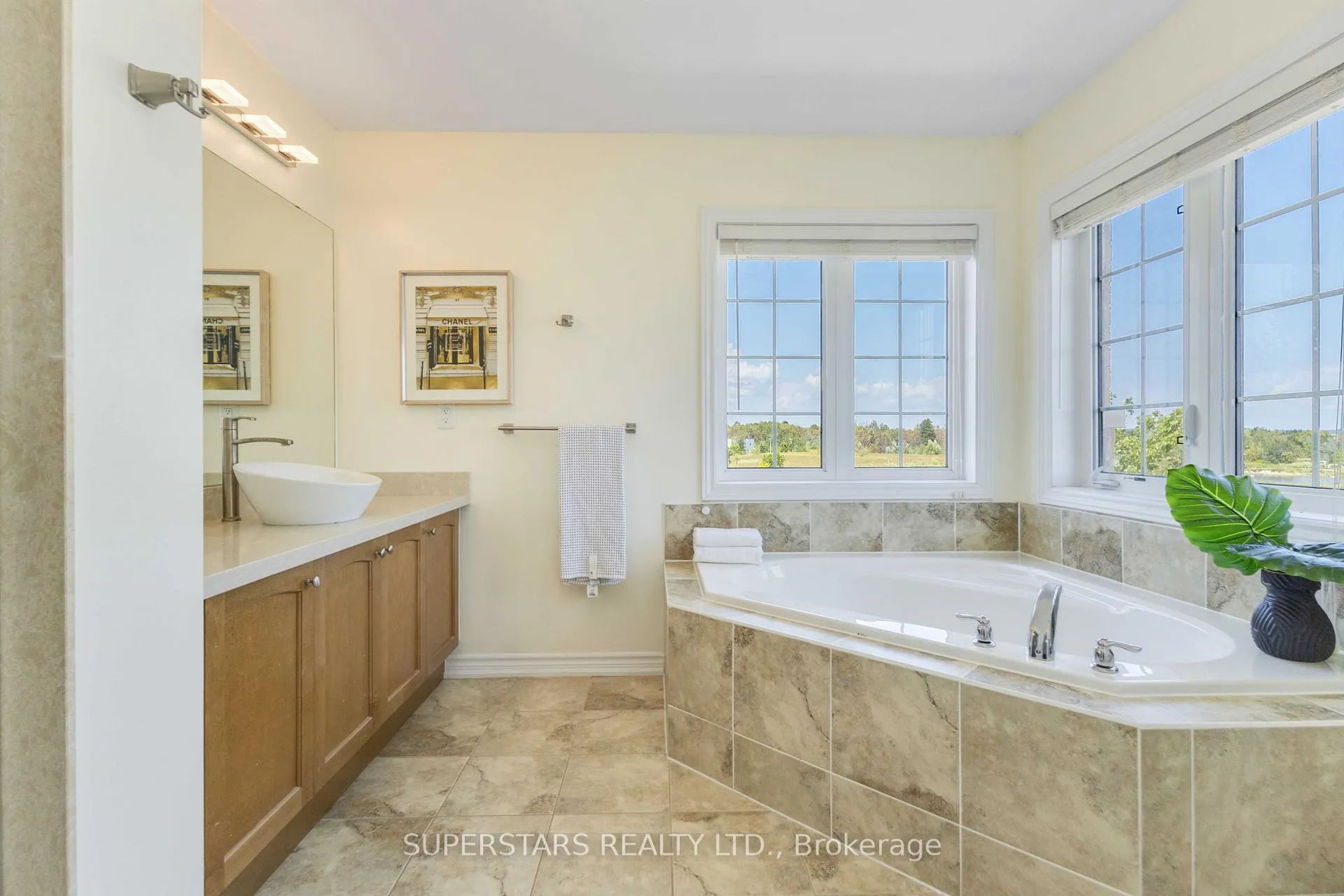 Photo 18 of 70 Living Crescent, Markham, Victoria Square — HOMEH