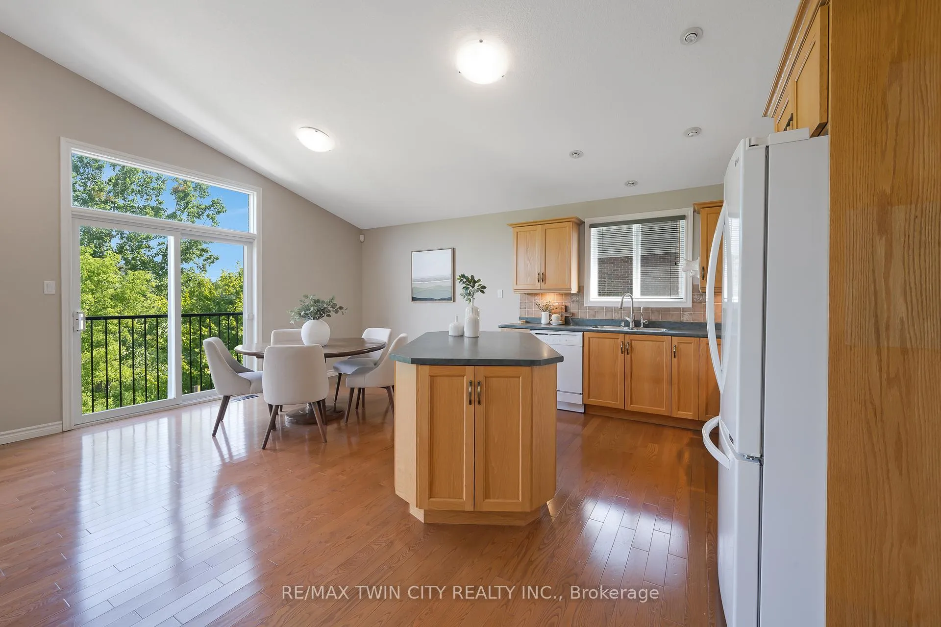 Photo 9 of 3 Firella Place, Wellesley — HOMEH