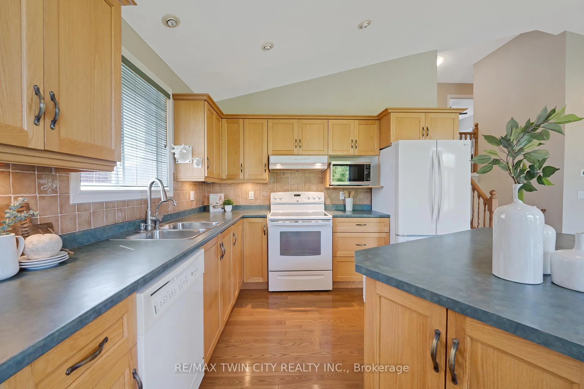 Photo 11 of 3 Firella Place, Wellesley — HOMEH