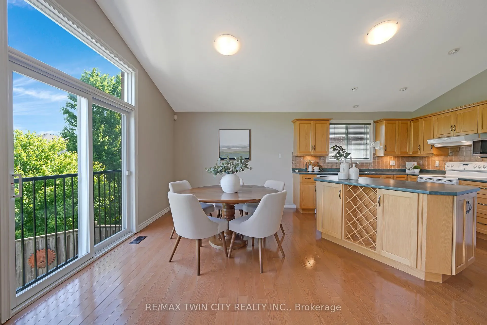 Photo 12 of 3 Firella Place, Wellesley — HOMEH