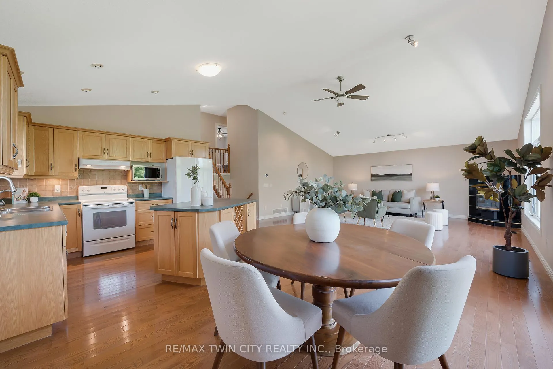 Photo 13 of 3 Firella Place, Wellesley — HOMEH