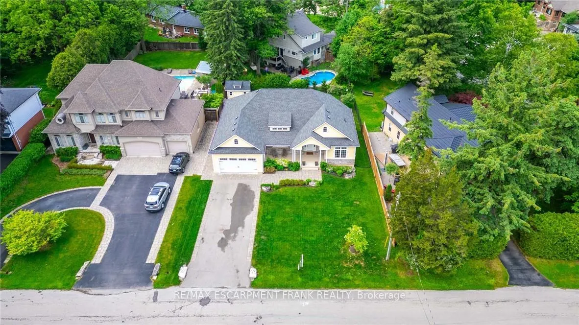 Photo 2 of 157 Terrence Park Drive, Hamilton, Ancaster — HOMEH