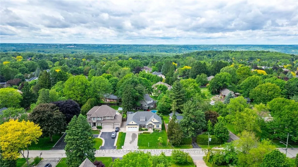 Photo 3 of 157 Terrence Park Drive, Hamilton, Ancaster — HOMEH