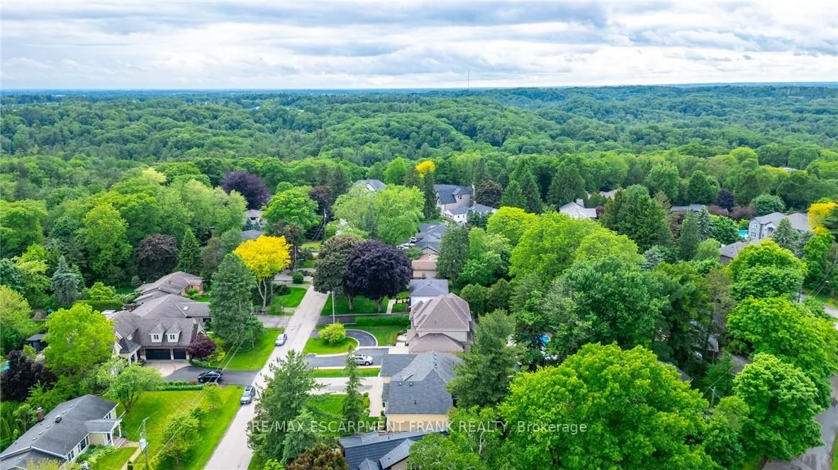 Photo 4 of 157 Terrence Park Drive, Hamilton, Ancaster — HOMEH