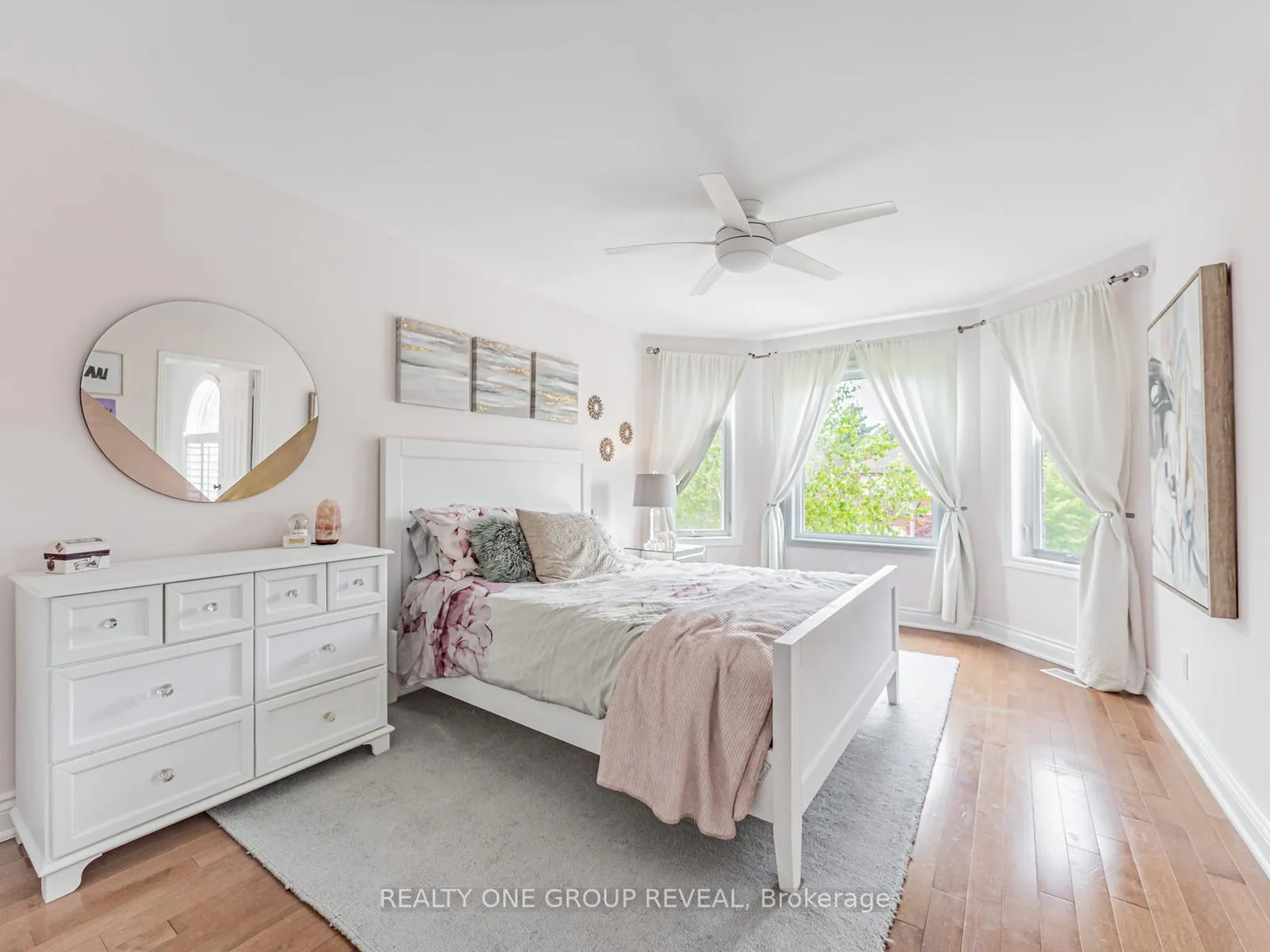 Photo 13 of 862 Baylawn Drive, Pickering, Liverpool — HOMEH