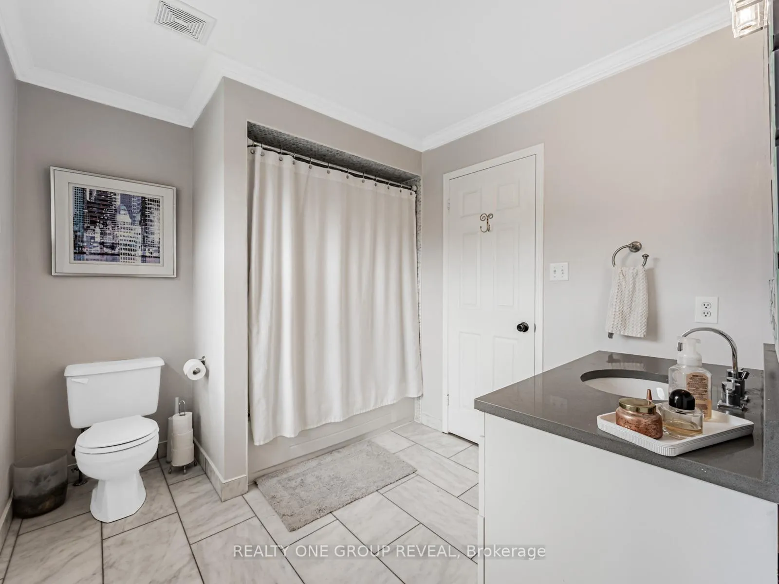 Photo 14 of 862 Baylawn Drive, Pickering, Liverpool — HOMEH