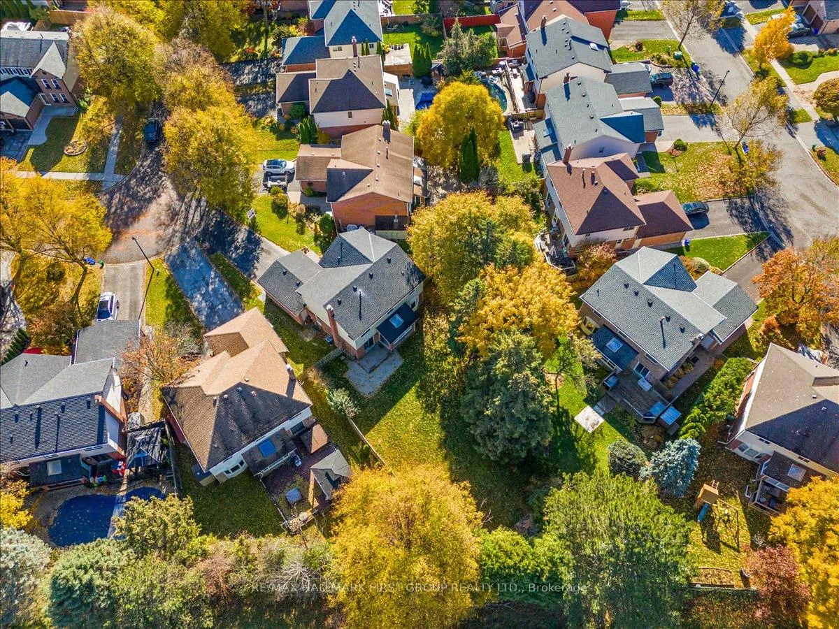 Photo 3 of 1239 Fieldstone Circle, Pickering, Liverpool — HOMEH
