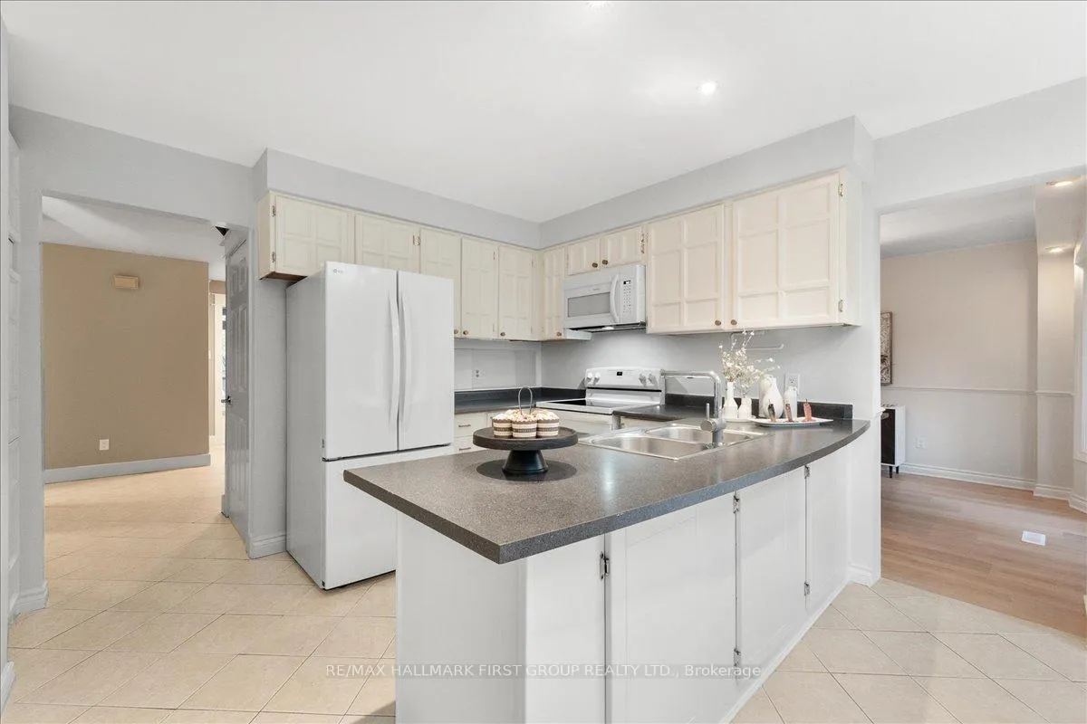 Photo 11 of 1239 Fieldstone Circle, Pickering, Liverpool — HOMEH
