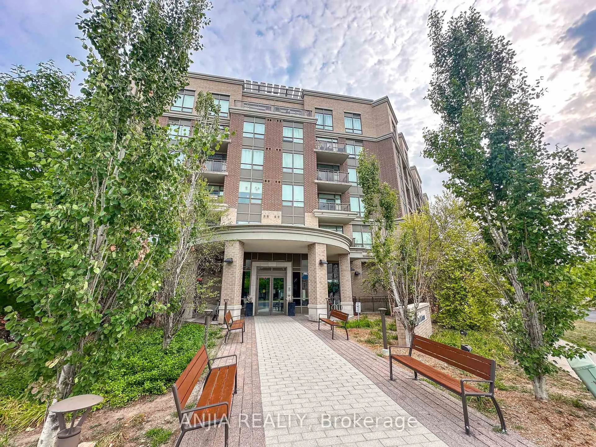 Photo 1 of Unit 332, 540 Bur Oak Avenue, Markham, Berczy — HOMEH