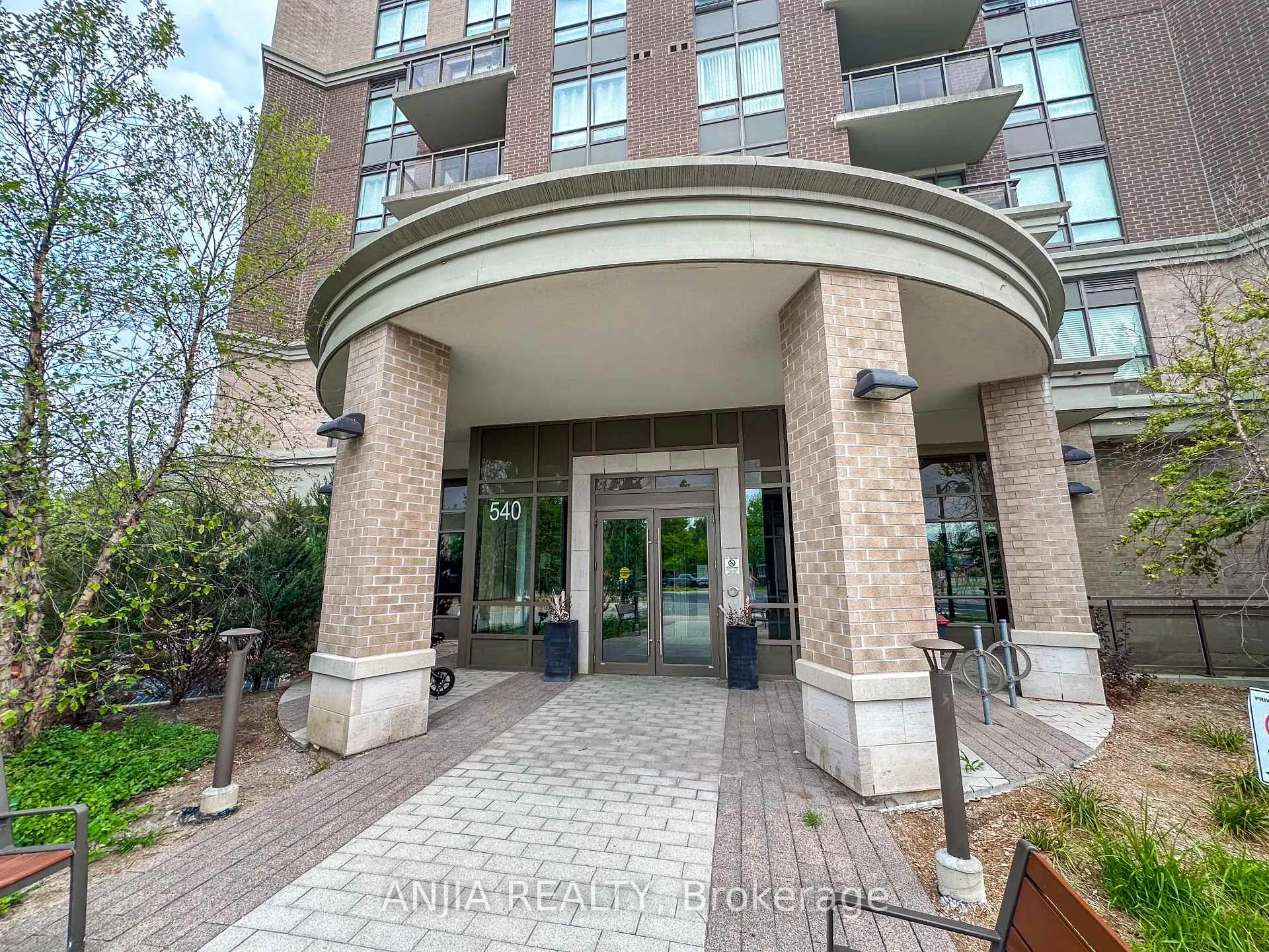Photo 2 of Unit 332, 540 Bur Oak Avenue, Markham, Berczy — HOMEH