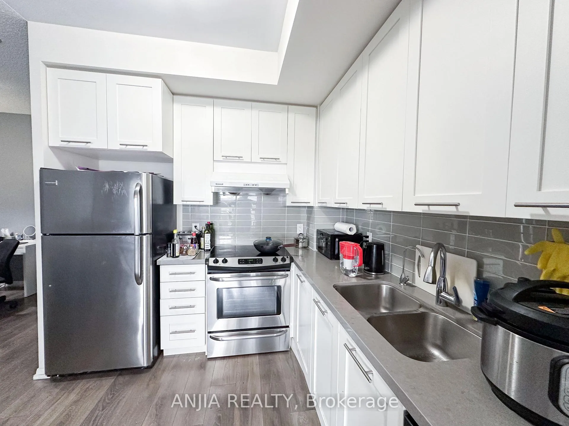 Photo 6 of Unit 332, 540 Bur Oak Avenue, Markham, Berczy — HOMEH