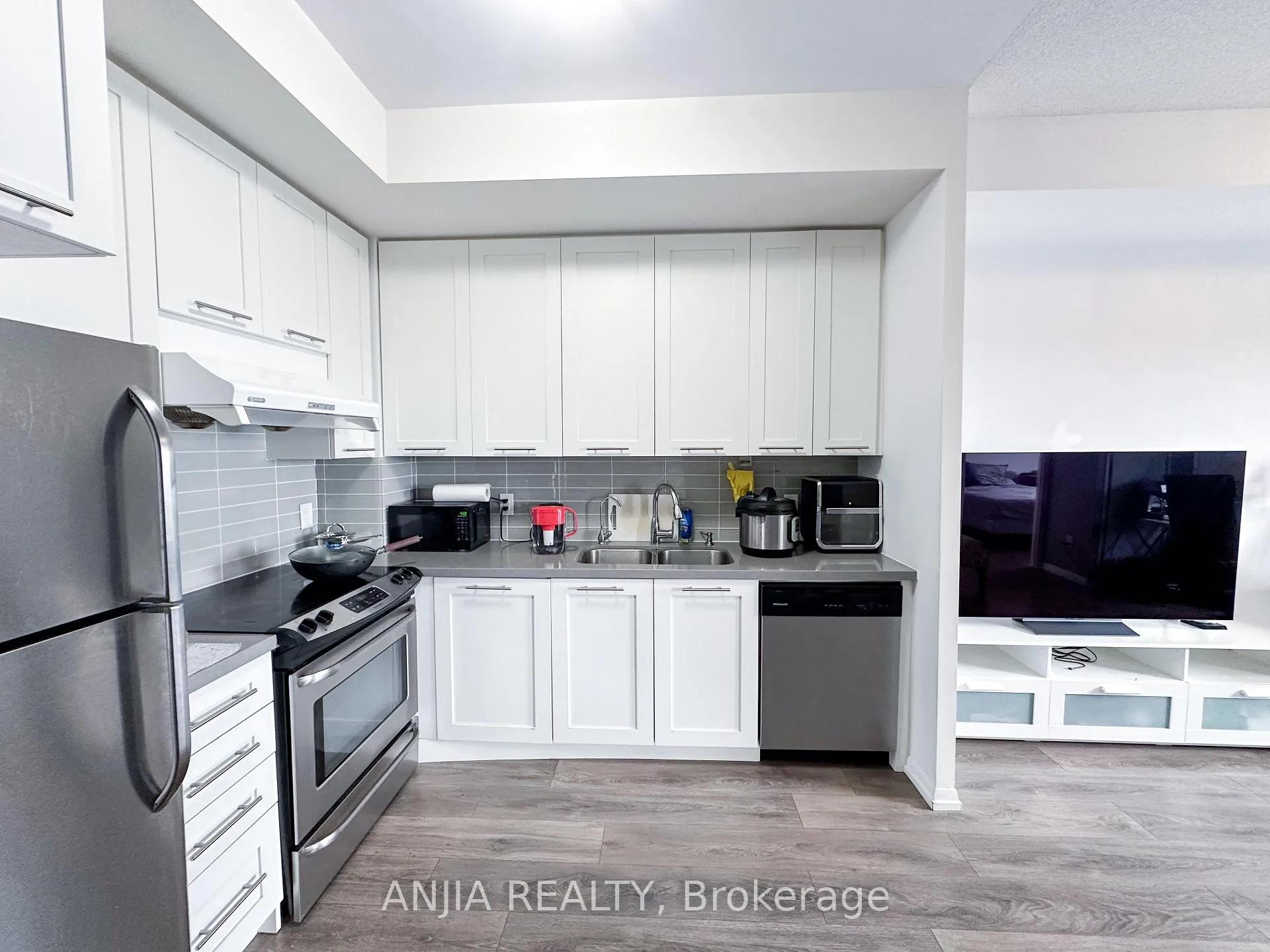 Photo 7 of Unit 332, 540 Bur Oak Avenue, Markham, Berczy — HOMEH