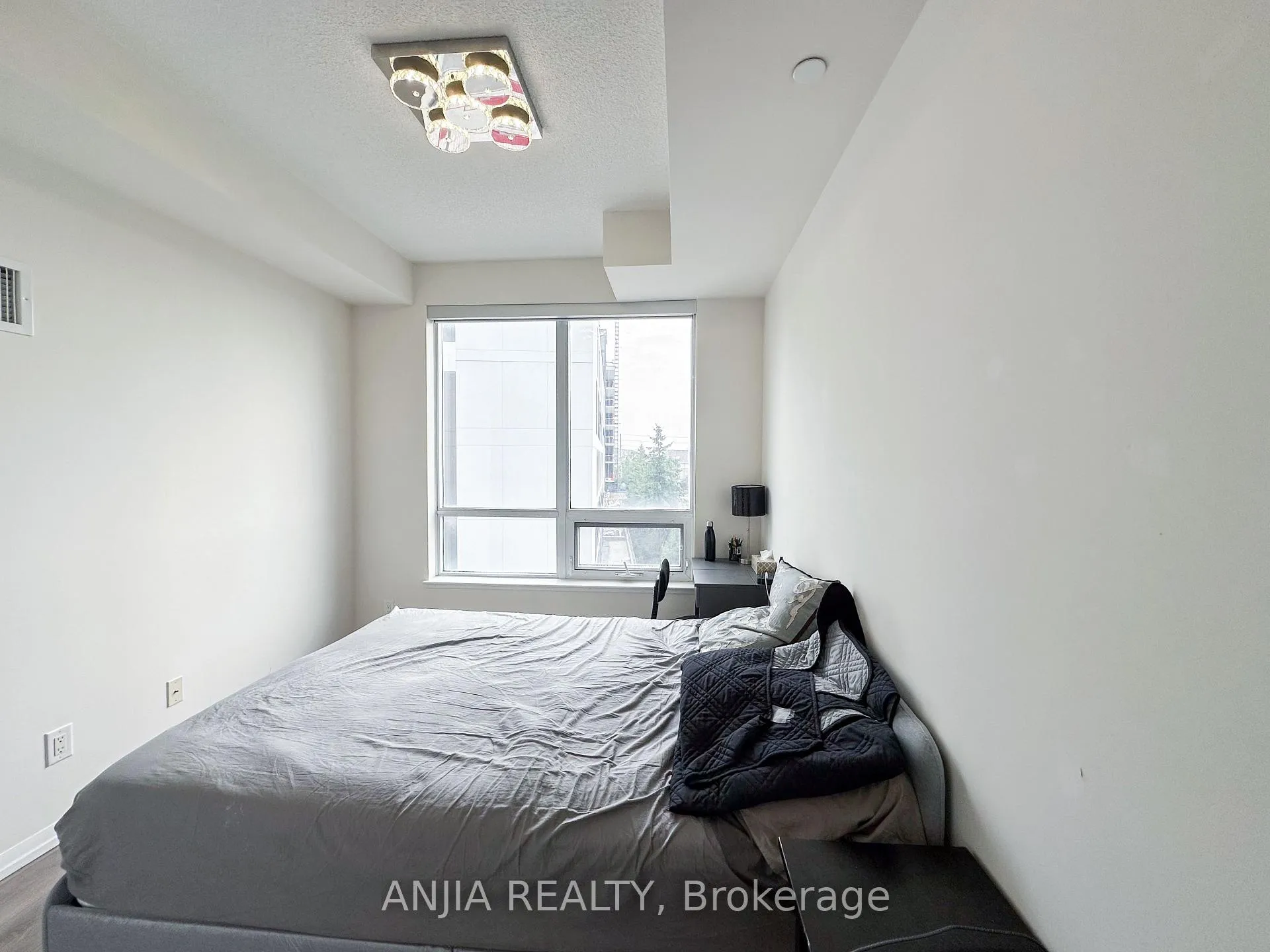 Photo 13 of Unit 332, 540 Bur Oak Avenue, Markham, Berczy — HOMEH