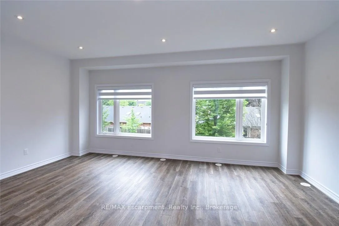 Photo 7 of Unit 4, 187 Wilson Street W, Hamilton, Ancaster — HOMEH