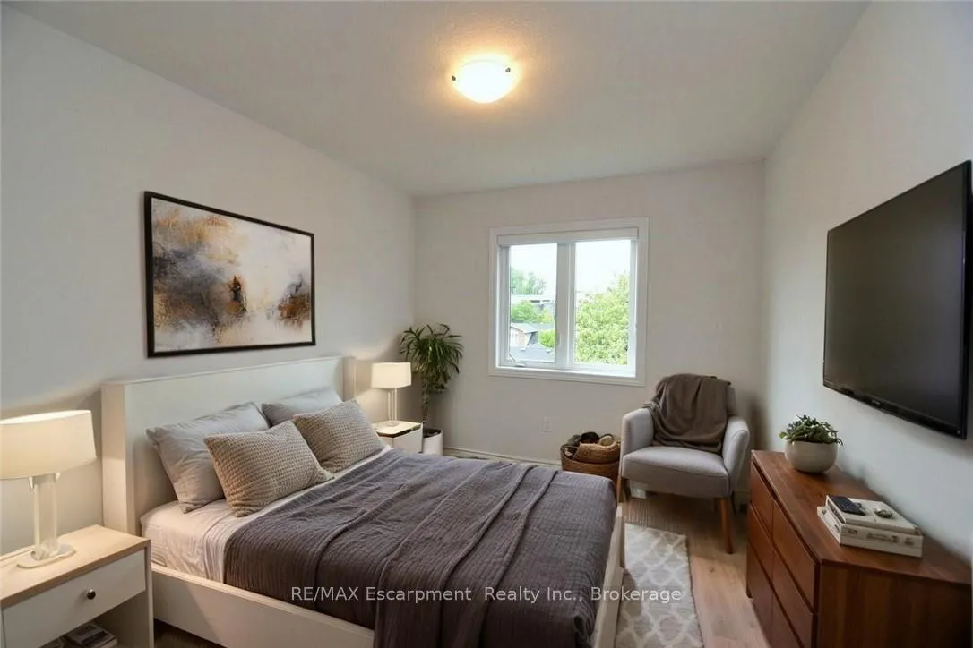 Photo 34 of Unit 4, 187 Wilson Street W, Hamilton, Ancaster — HOMEH