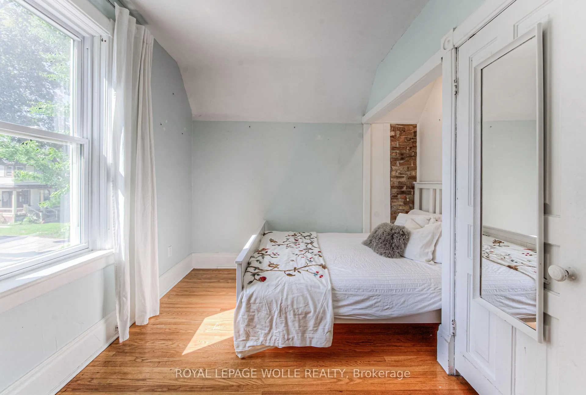 Photo 29 of 121 Water Street S, Kitchener — HOMEH
