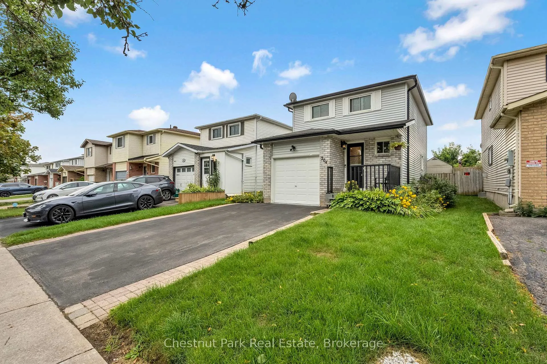 Photo 3 of 204 Hickling Trail, Barrie, Grove East — HOMEH
