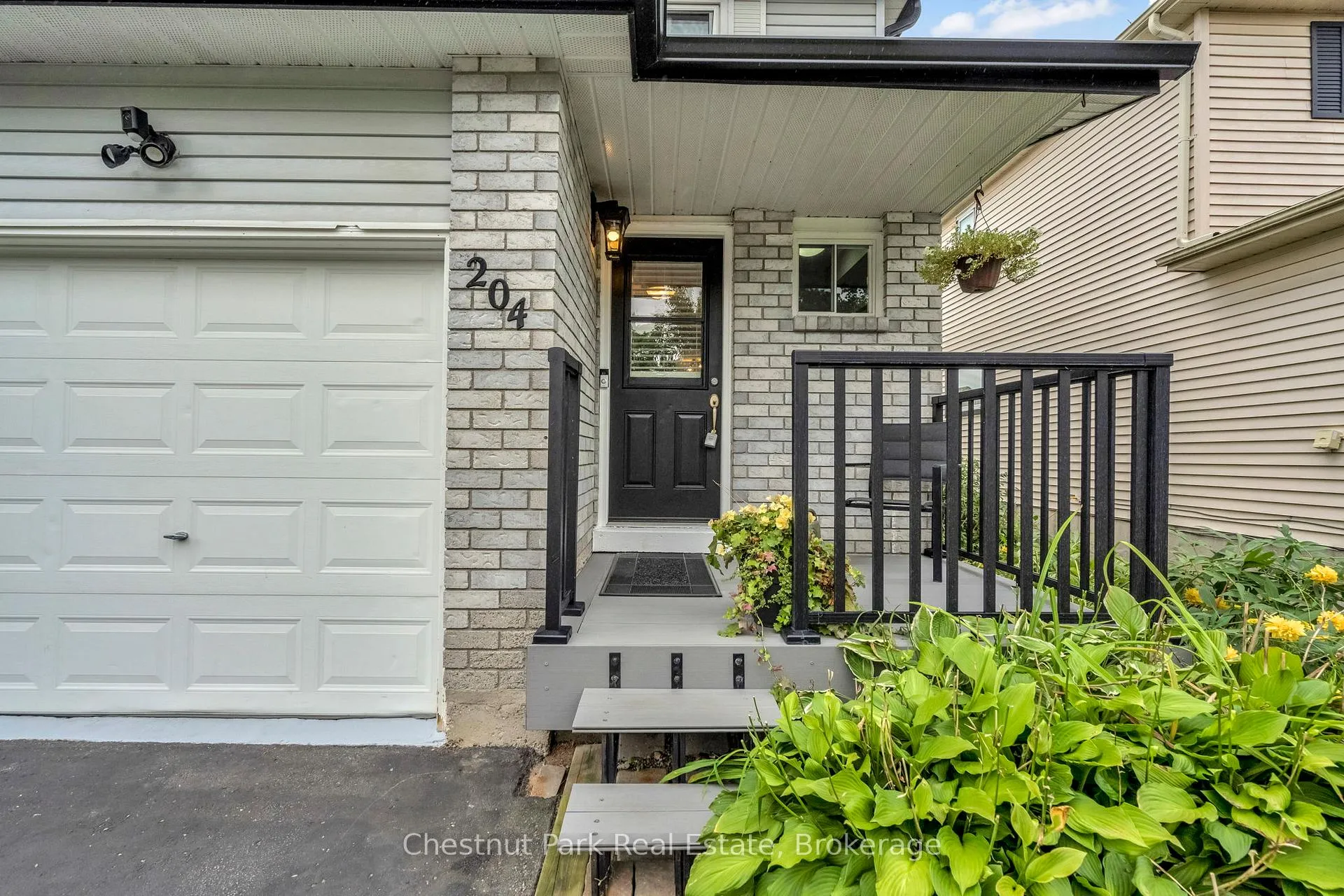 Photo 4 of 204 Hickling Trail, Barrie, Grove East — HOMEH