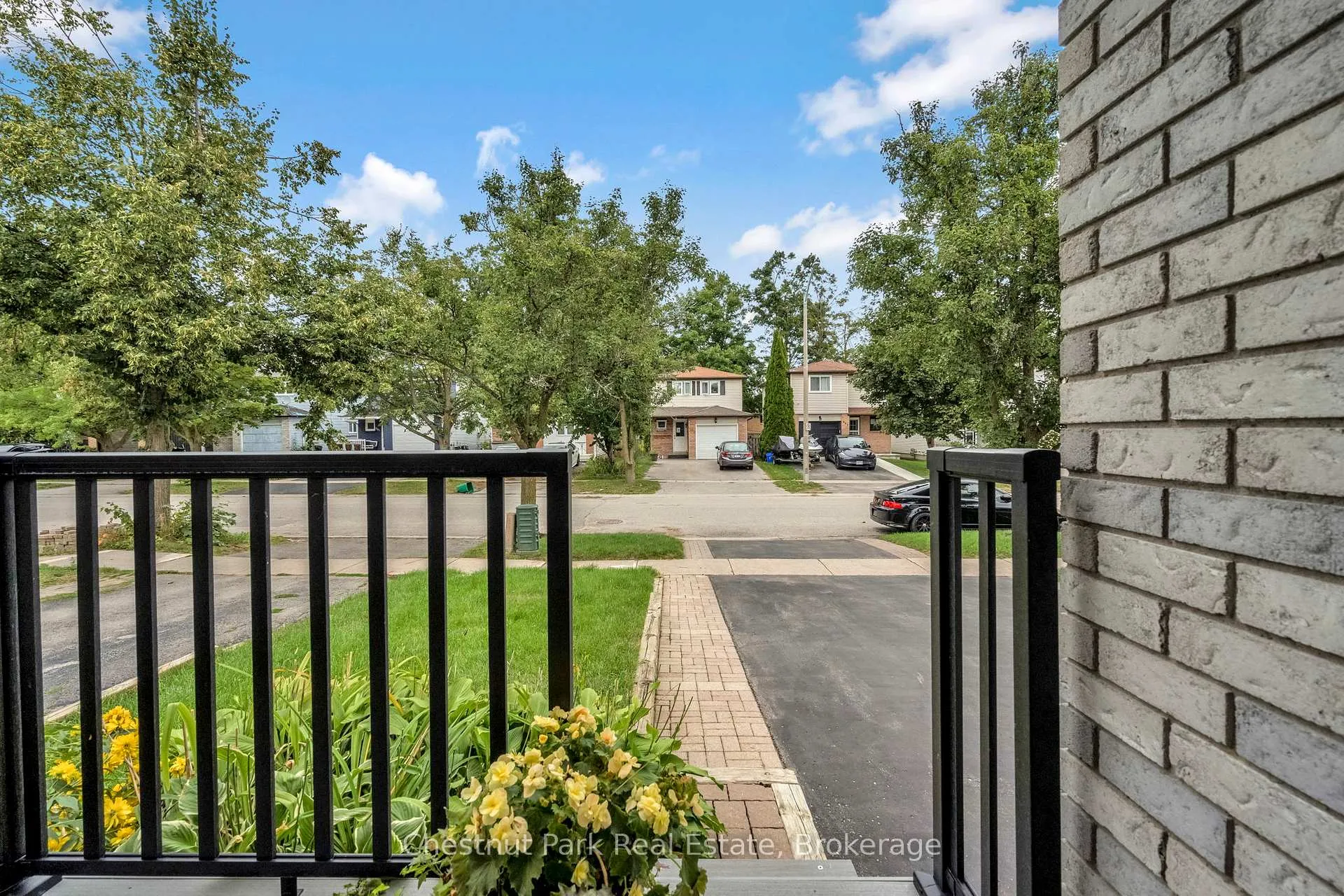 Photo 5 of 204 Hickling Trail, Barrie, Grove East — HOMEH