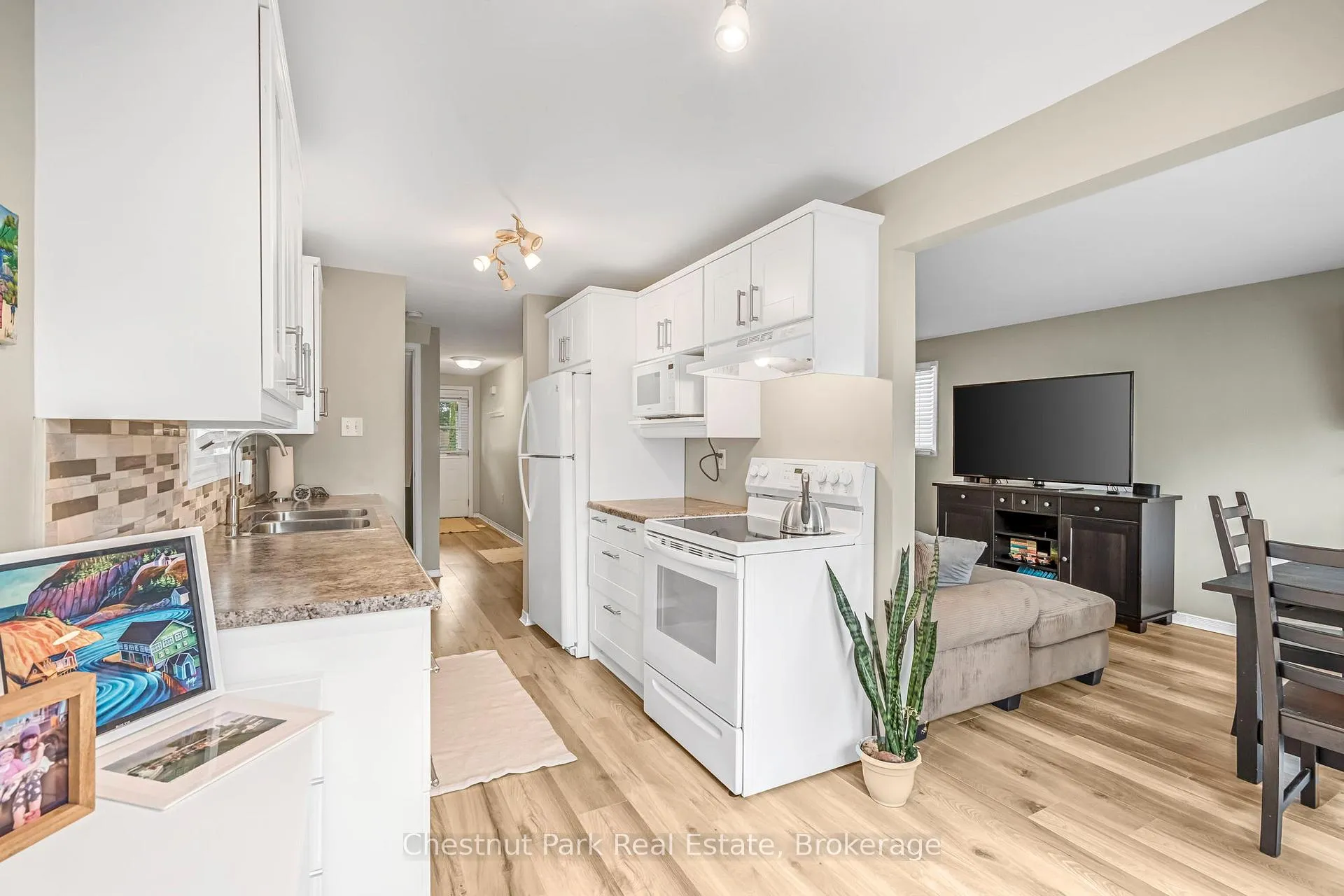 Photo 11 of 204 Hickling Trail, Barrie, Grove East — HOMEH