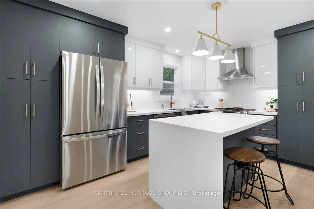 Photo 2 of 15 Mellenby Street, Hamilton, Stoney Creek Mountain — HOMEH