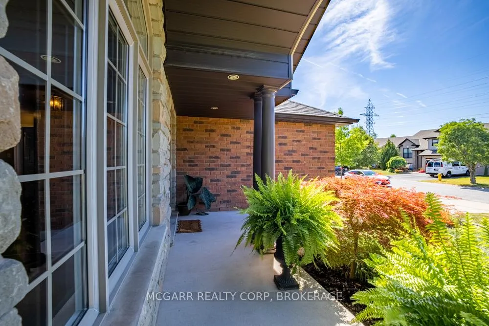 Photo 2 of 38 Nicholas Drive, St. Catharines, Rykert/Vansickle — HOMEH