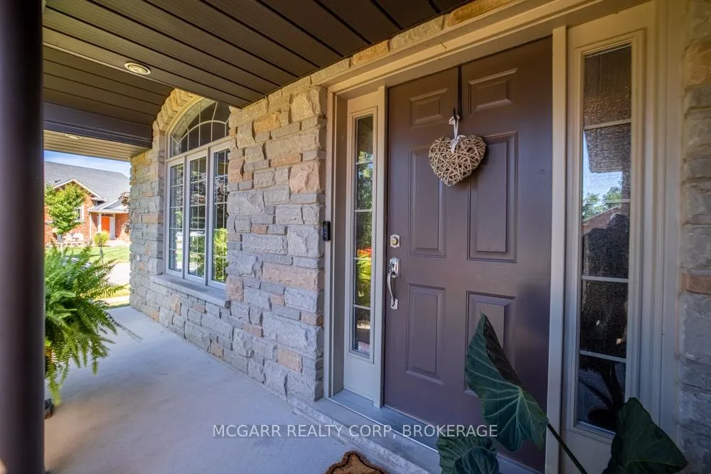 Photo 3 of 38 Nicholas Drive, St. Catharines, Rykert/Vansickle — HOMEH
