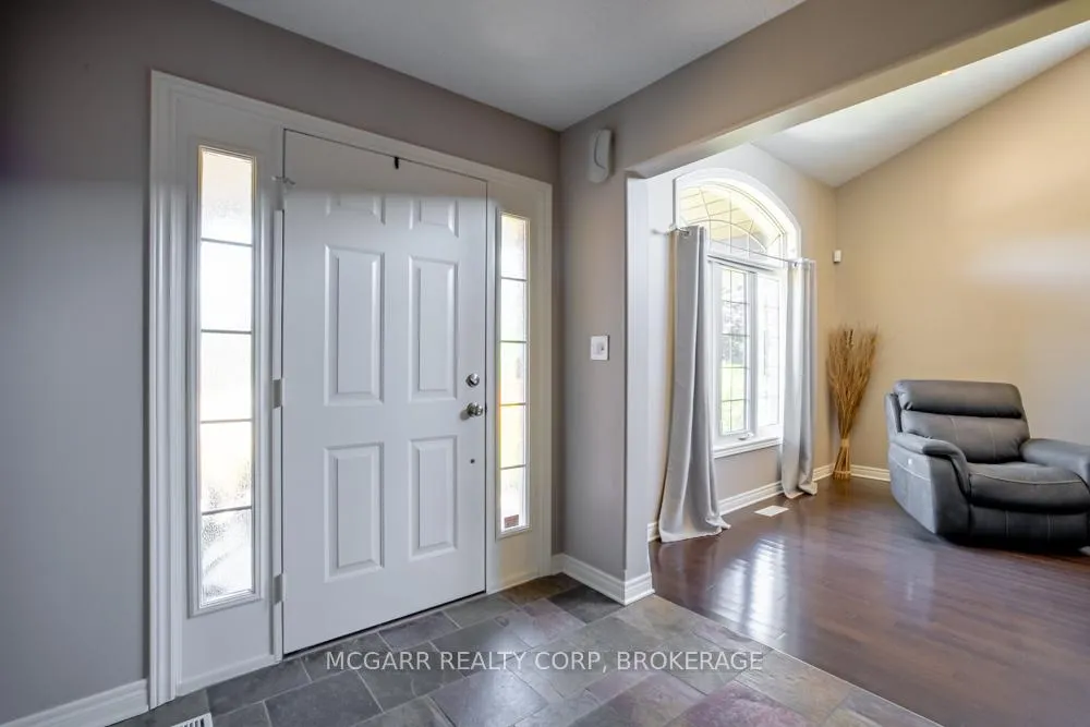 Photo 4 of 38 Nicholas Drive, St. Catharines, Rykert/Vansickle — HOMEH