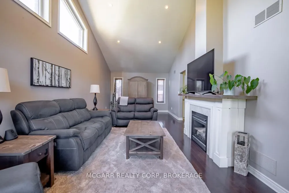 Photo 7 of 38 Nicholas Drive, St. Catharines, Rykert/Vansickle — HOMEH