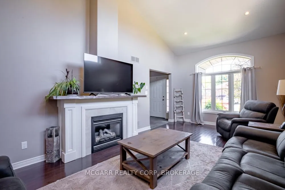 Photo 8 of 38 Nicholas Drive, St. Catharines, Rykert/Vansickle — HOMEH