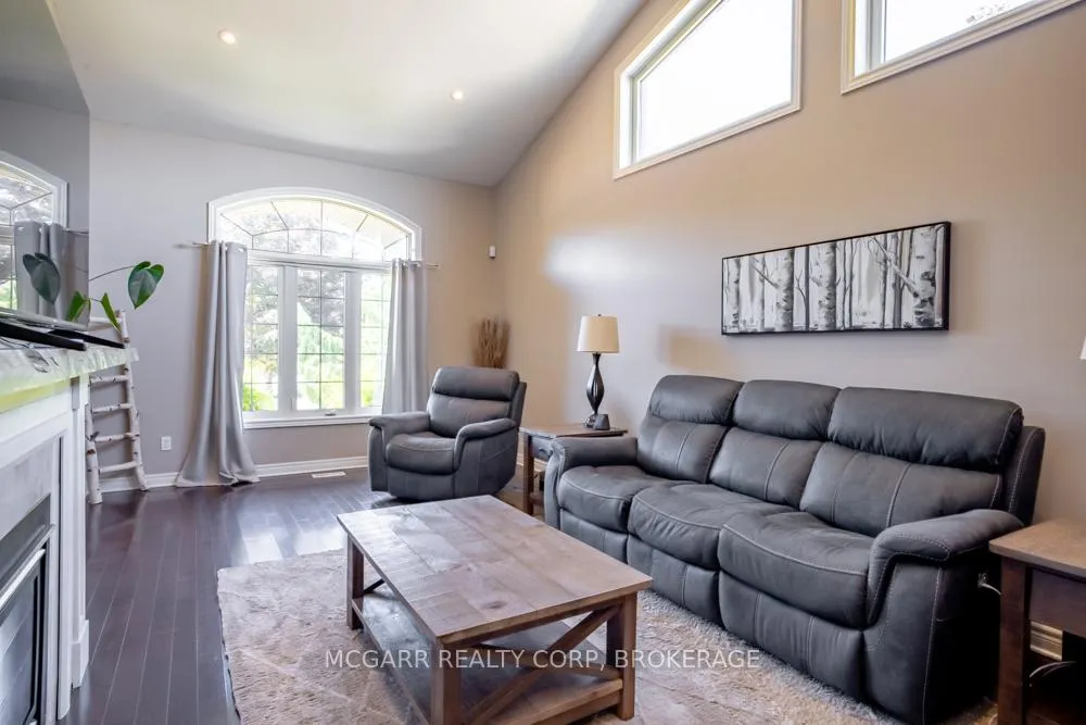 Photo 9 of 38 Nicholas Drive, St. Catharines, Rykert/Vansickle — HOMEH
