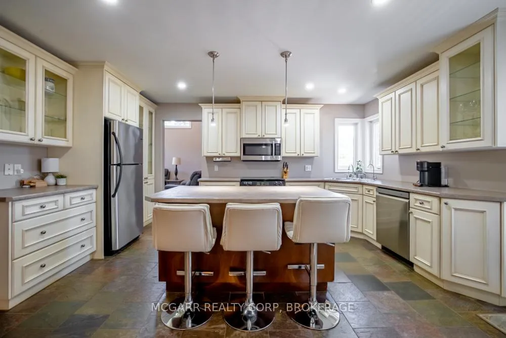 Photo 10 of 38 Nicholas Drive, St. Catharines, Rykert/Vansickle — HOMEH
