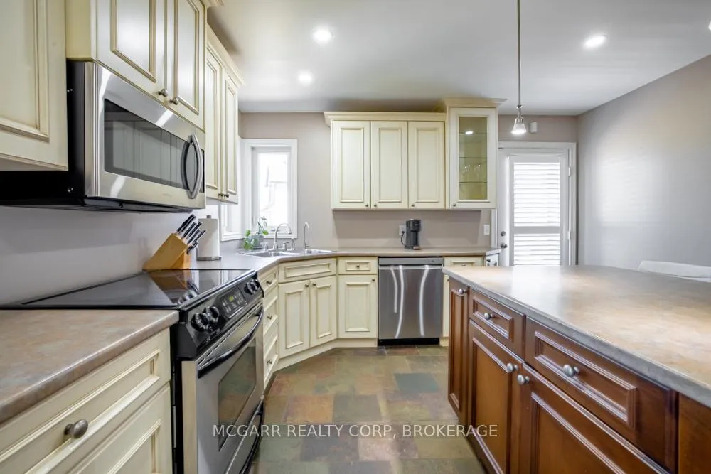 Photo 11 of 38 Nicholas Drive, St. Catharines, Rykert/Vansickle — HOMEH