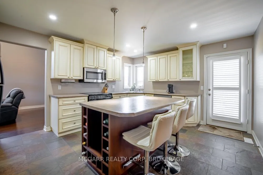 Photo 12 of 38 Nicholas Drive, St. Catharines, Rykert/Vansickle — HOMEH