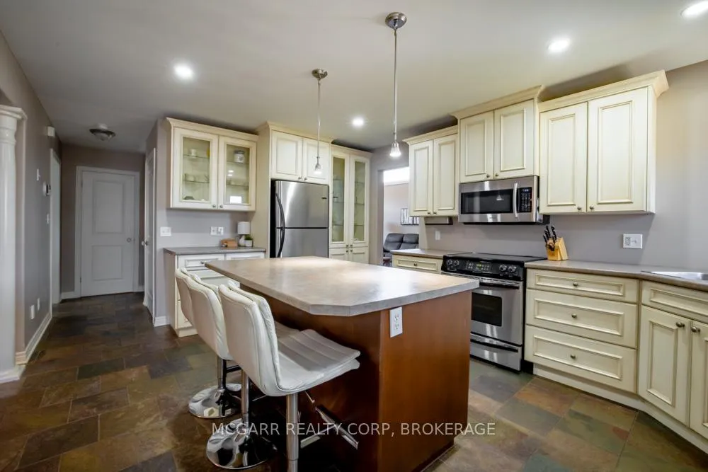 Photo 13 of 38 Nicholas Drive, St. Catharines, Rykert/Vansickle — HOMEH