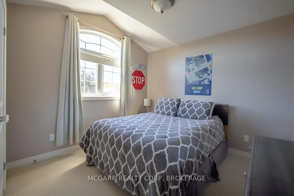 Photo 18 of 38 Nicholas Drive, St. Catharines, Rykert/Vansickle — HOMEH