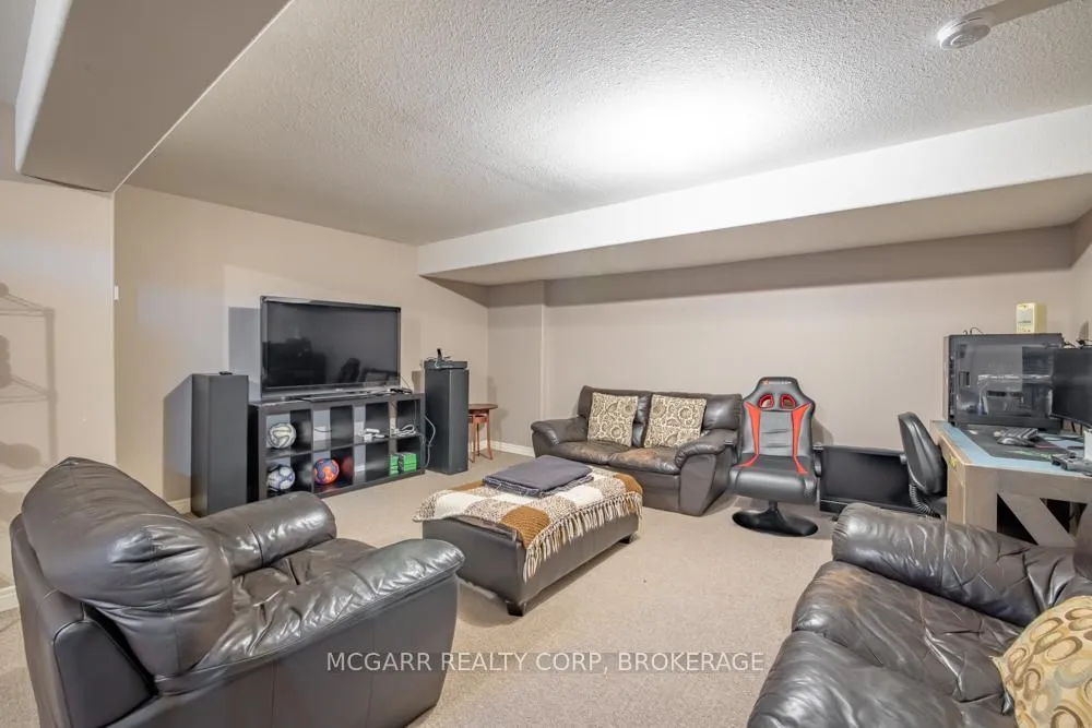 Photo 26 of 38 Nicholas Drive, St. Catharines, Rykert/Vansickle — HOMEH
