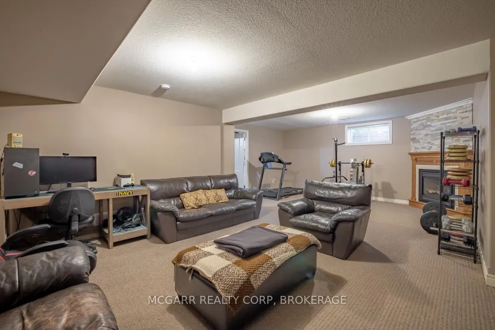 Photo 27 of 38 Nicholas Drive, St. Catharines, Rykert/Vansickle — HOMEH