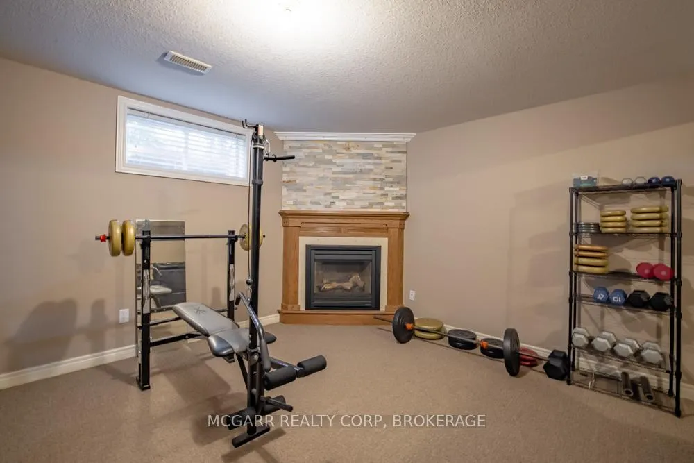 Photo 28 of 38 Nicholas Drive, St. Catharines, Rykert/Vansickle — HOMEH
