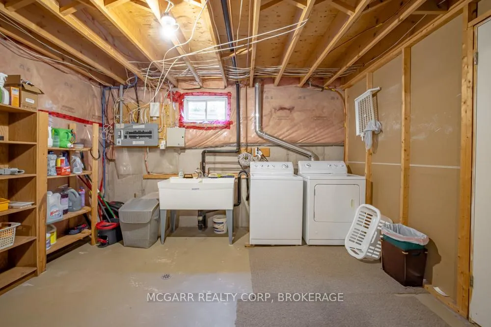 Photo 29 of 38 Nicholas Drive, St. Catharines, Rykert/Vansickle — HOMEH