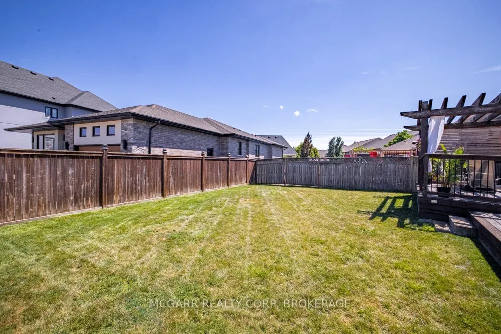 Photo 36 of 38 Nicholas Drive, St. Catharines, Rykert/Vansickle — HOMEH
