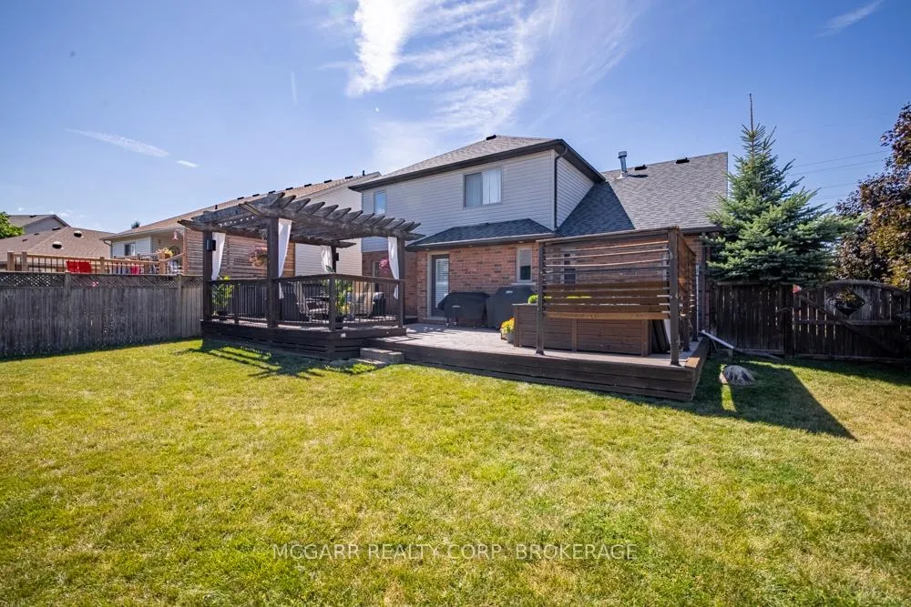 Photo 37 of 38 Nicholas Drive, St. Catharines, Rykert/Vansickle — HOMEH