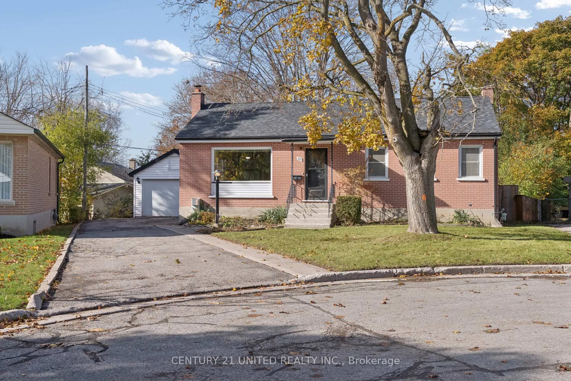 Photo 2 of 821 Schneider Place, Peterborough, Northcrest Ward 5 — HOMEH