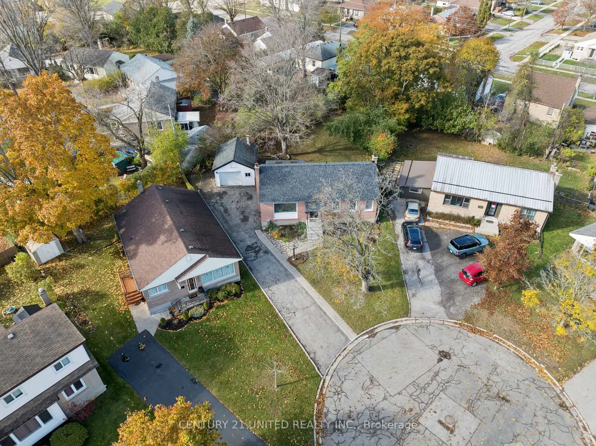 Photo 3 of 821 Schneider Place, Peterborough, Northcrest Ward 5 — HOMEH
