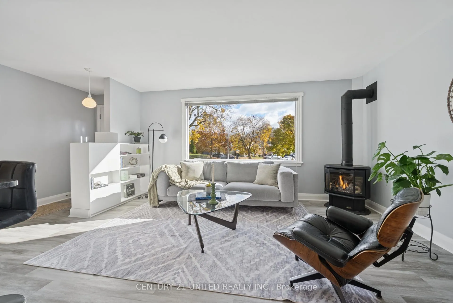 Photo 6 of 821 Schneider Place, Peterborough, Northcrest Ward 5 — HOMEH