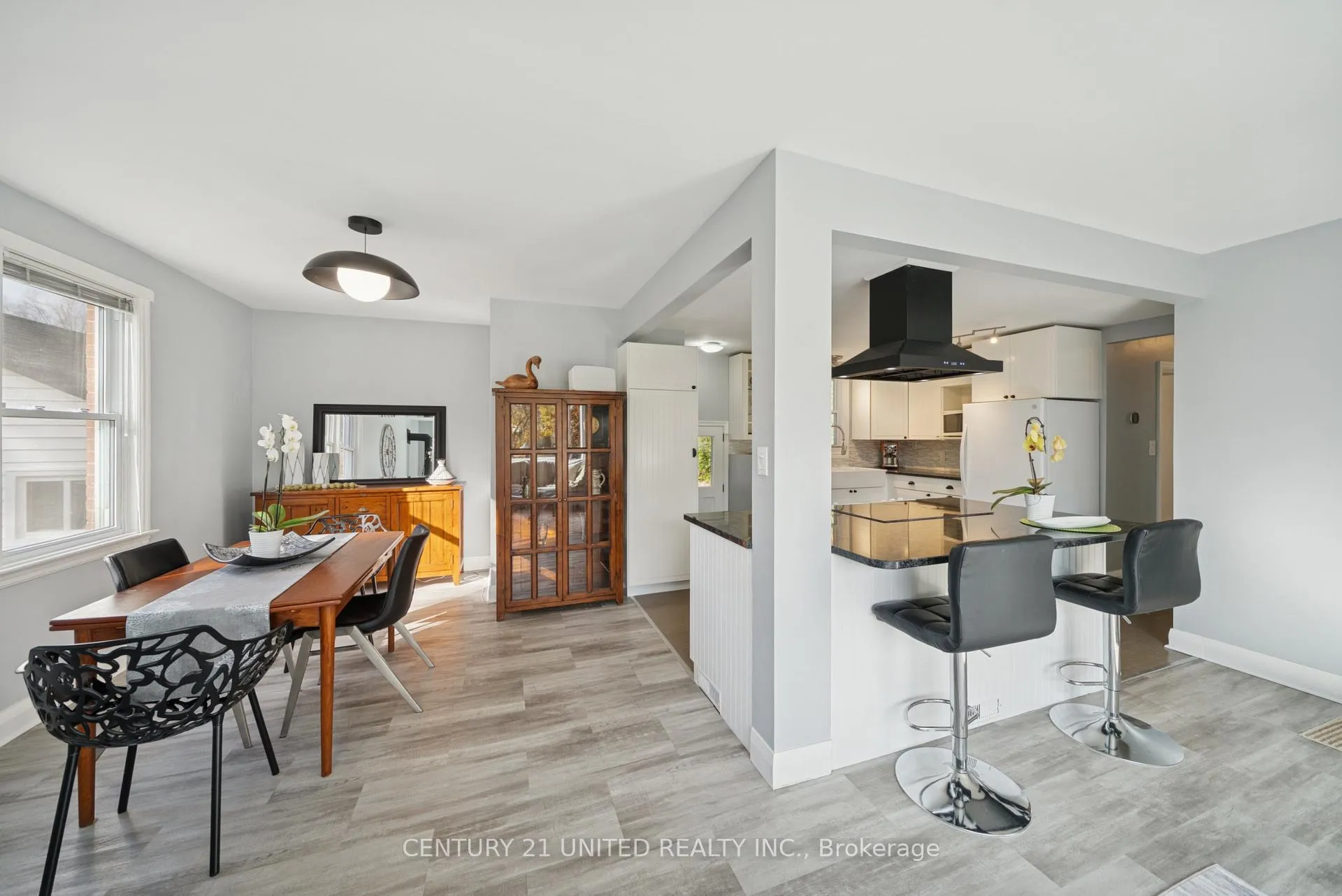 Photo 8 of 821 Schneider Place, Peterborough, Northcrest Ward 5 — HOMEH