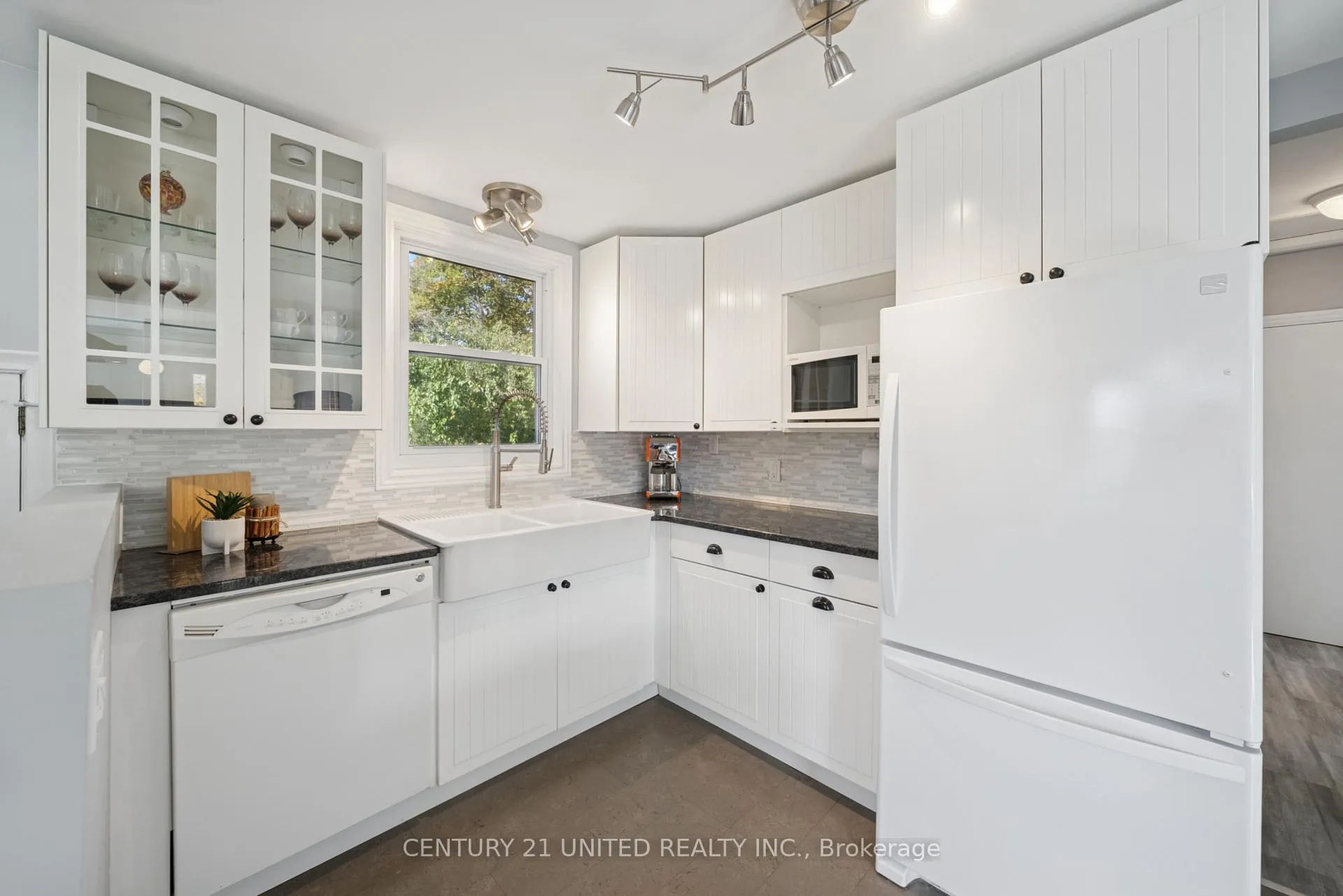 Photo 11 of 821 Schneider Place, Peterborough, Northcrest Ward 5 — HOMEH