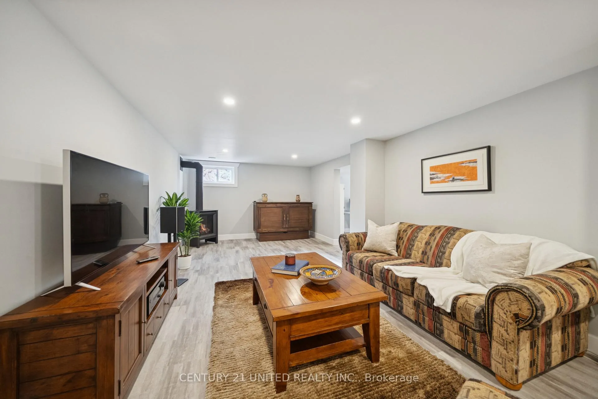 Photo 23 of 821 Schneider Place, Peterborough, Northcrest Ward 5 — HOMEH