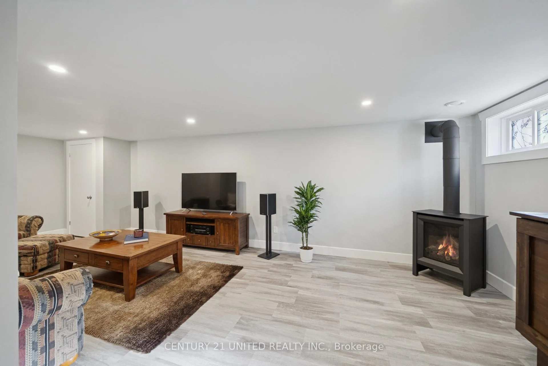 Photo 24 of 821 Schneider Place, Peterborough, Northcrest Ward 5 — HOMEH